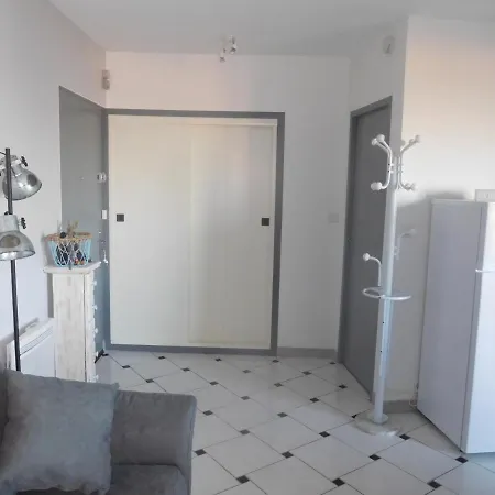 Studio Les Sables-D'Olonne, 1 Piece, 2 Personnes - Fr-1-197-459 아파트 *